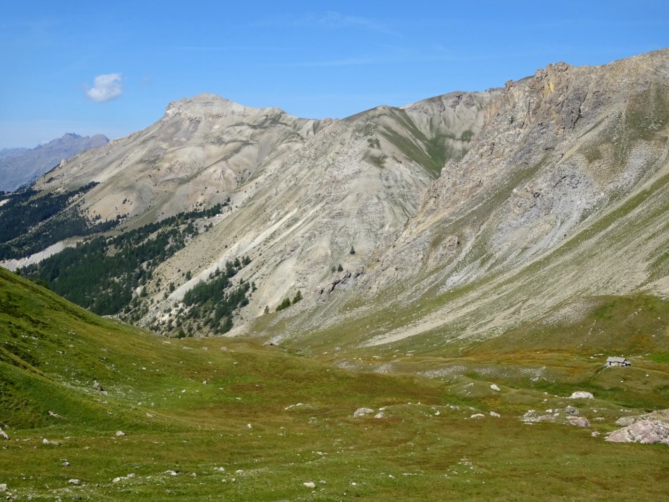 La cabane de Néal et tout le vallon du torrent de la Pisse… 