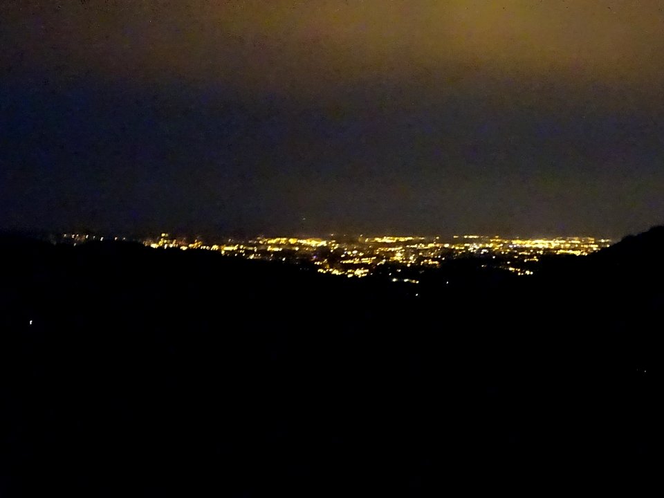 Jeudi soir avant de me coucher, vue sur la mégalopole lyon… 