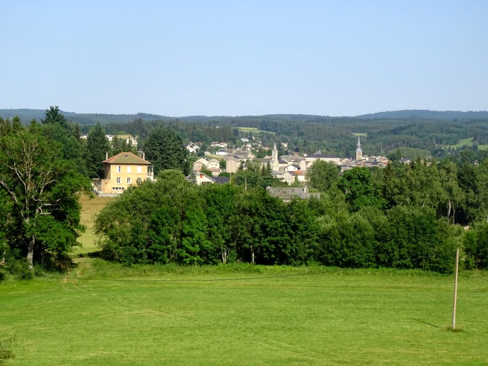 On distingue la Chapelle Notre-Dame à gauche et l'église S… 