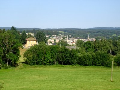 On distingue la Chapelle Notre-Dame à gauche et l'église S… 