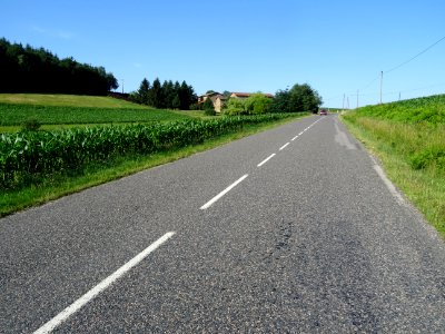La route entre Yzeron et Duerne, monts du Lyonnais, Rhône 