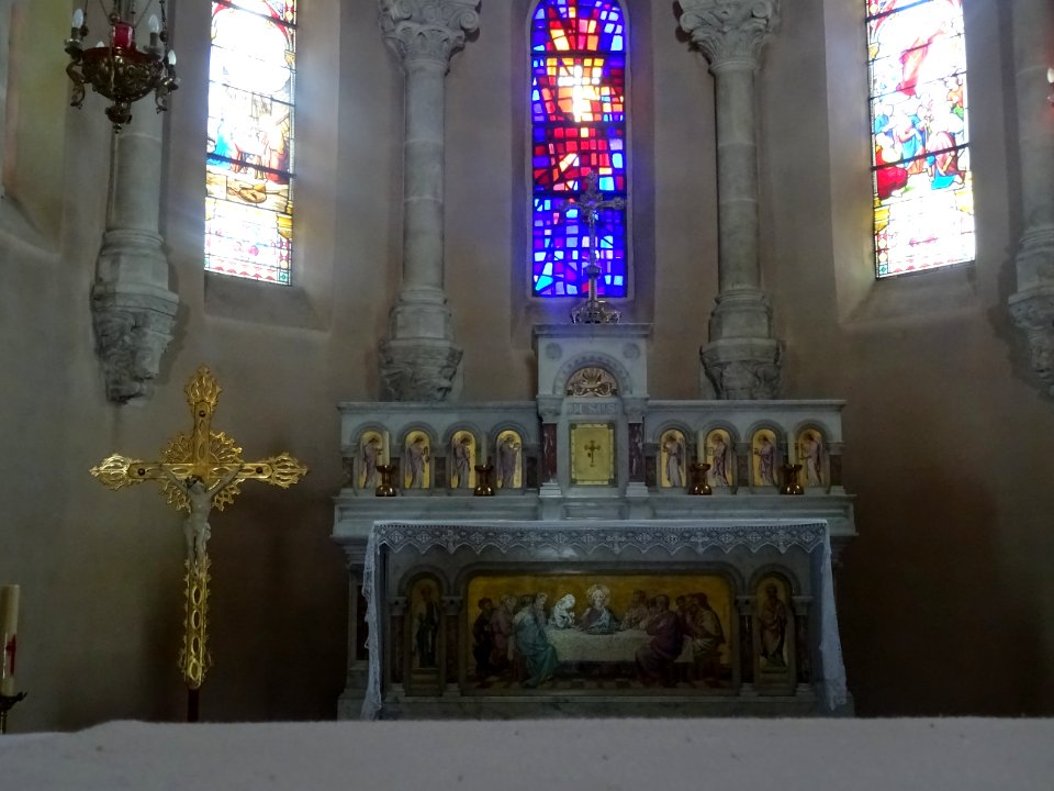 Autel et vitraux, église St-Régis, St-Régis-du-Coin, Loire… 