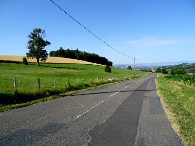 Belle descente avant d'arriver à St-Symphorien-sur-Coise, … 