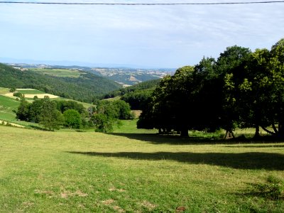 Prairies, bois et cultures, monts du Lyonnais entre Yzeron… 