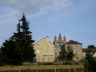 Maisons en pierres et clocher de l'église St-Martin, Chaud… 