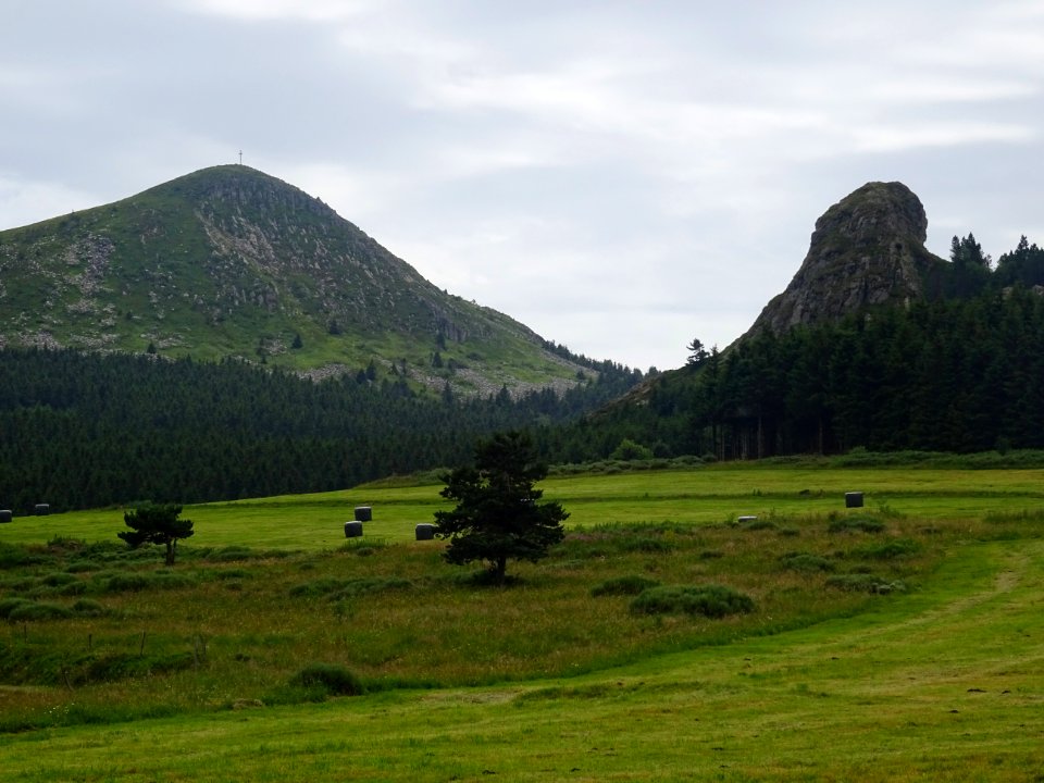 Le Mont Mézenc et la Grosse Roche, Haute-Loire 