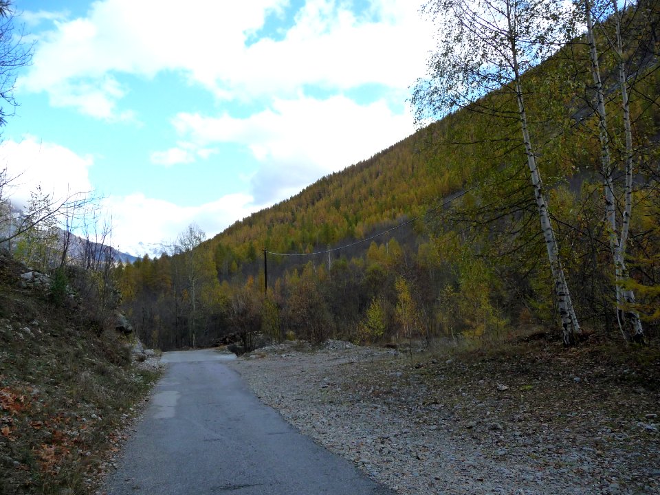 Sur la route entre le Villard et la chapelle de Béassac 