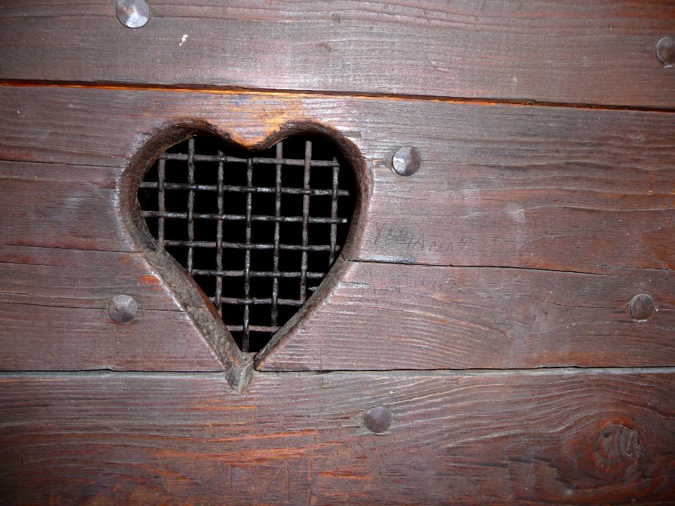 Coeur, porte de la chapelle de Béassac, le Villard de Vall… 