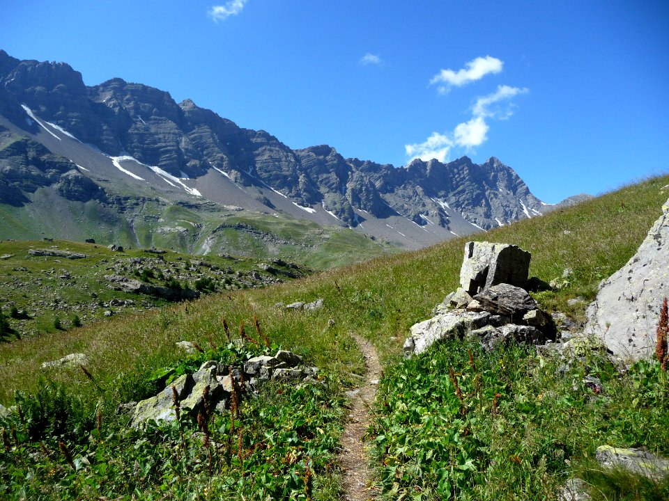 Dans la descente du vallon du Fournel : regard arrière 