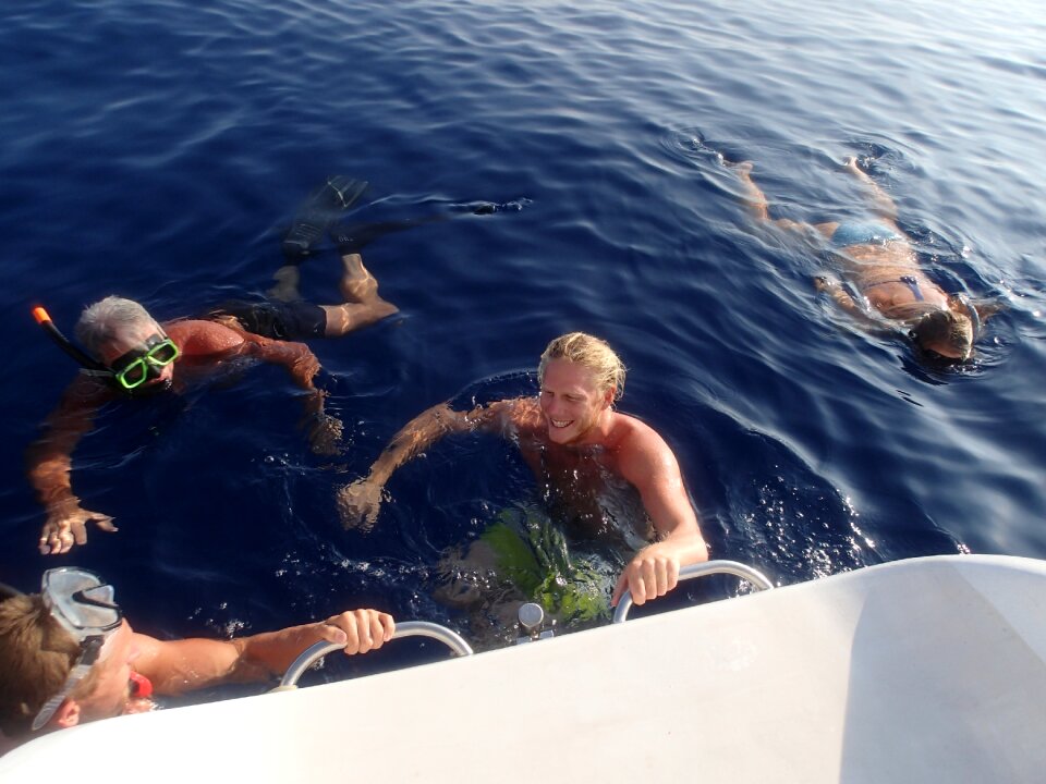 Swimming indian ocean sailing