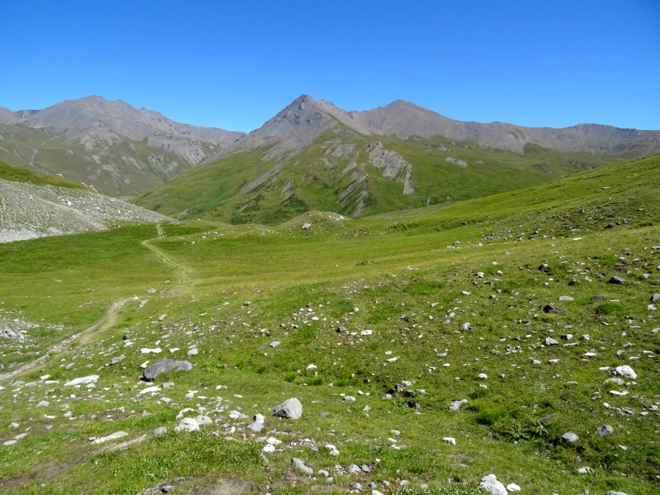 Immense prairie, le Ravin des Coutiers, en face, le Pic du… 