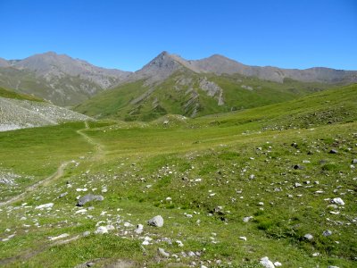 Immense prairie, le Ravin des Coutiers, en face, le Pic du… 
