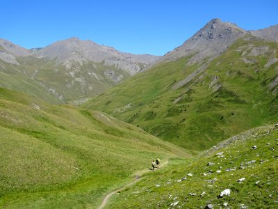 Immense prairie, le Ravin des Coutiers, en face, le Pic du… 
