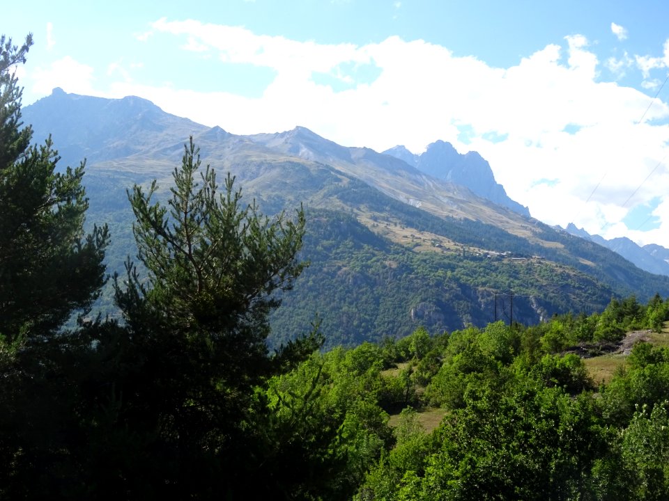 Vue sur la Blanche, la Rouya et le Mont Pelvoux 