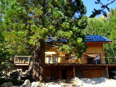 Un autre chalet très récent et pas totalement terminé sur … 