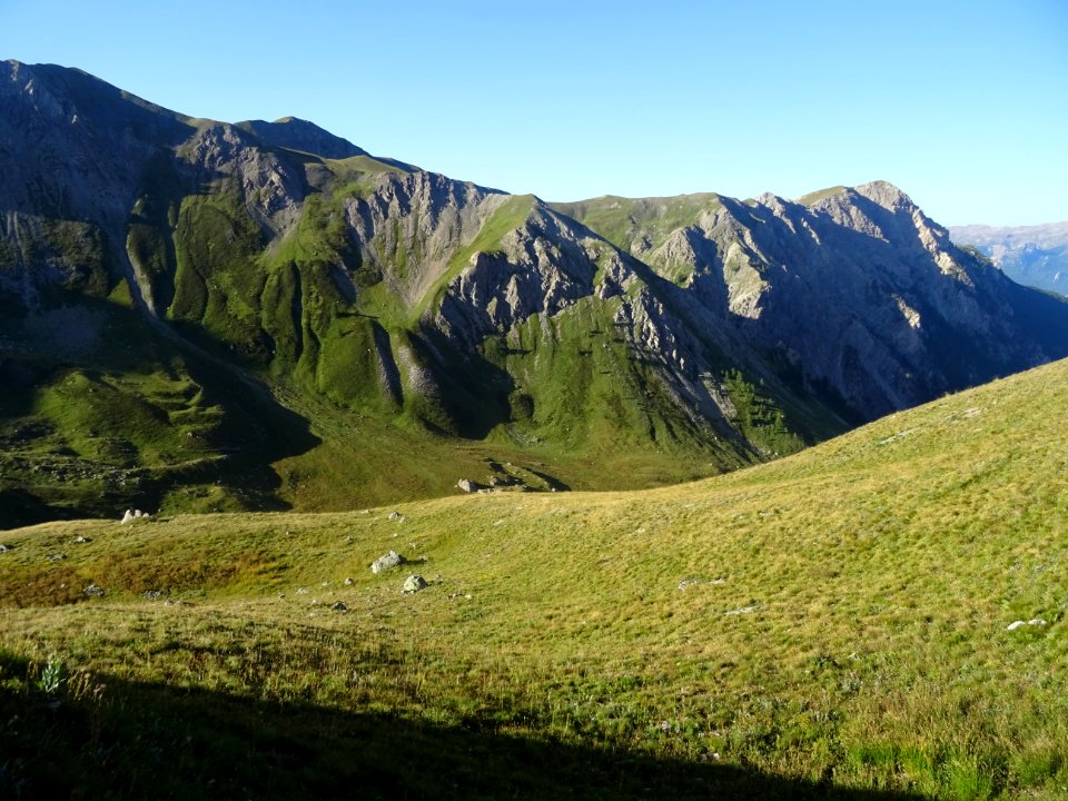 Vue sur le vallon supérieur du Torrent de la Pisse, depuis… 