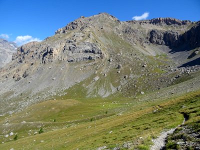 Dans la descente, vue vers la bosse avant la Cime de la Co… 