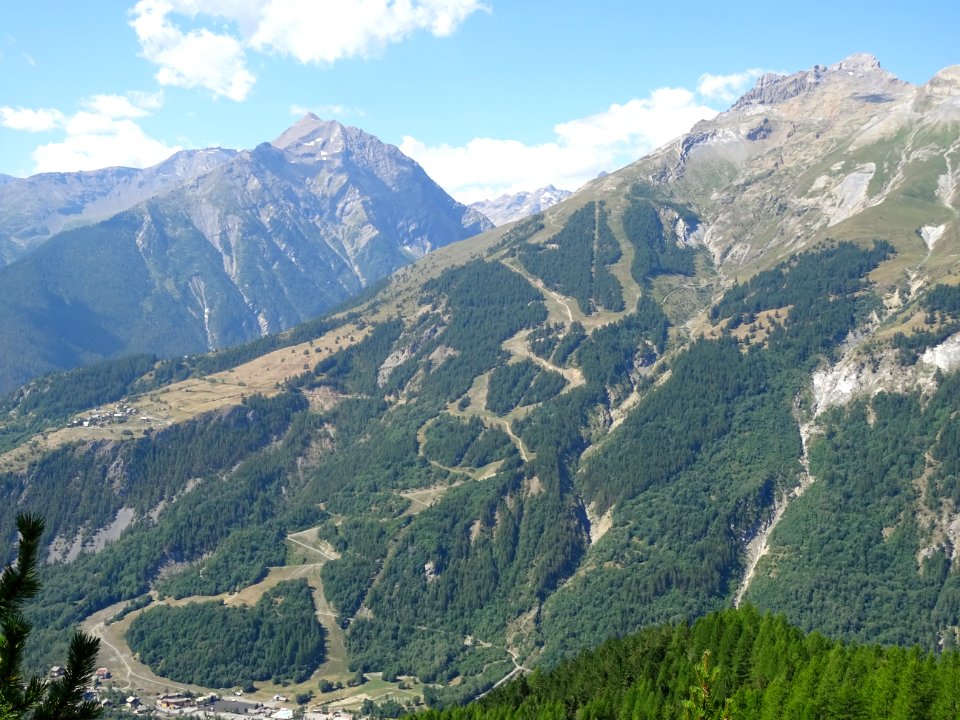 Vue générale : Puy Aillaud, La Pointe de l'Aiglière, les p… photo