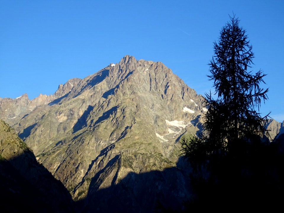 Le Mont Pelvoux, par dessous 