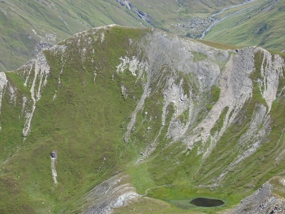 Au zoom, le lac des Maïts 