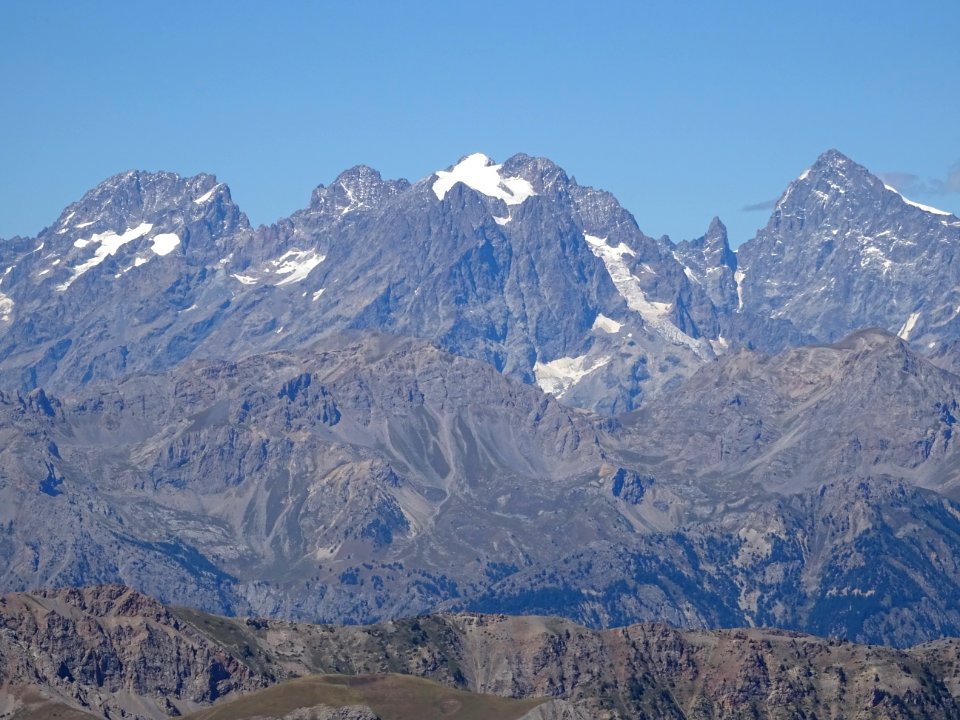 Les Ailefroides, le Pic sans Nom, le Mont Pelvoux, le Fifr… 