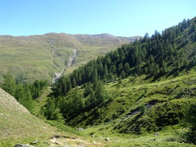 Dans la montée, en se retournant vers le bas 