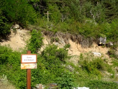 La croix en bois, que je n'avais jamais vraiment vue, le P… 