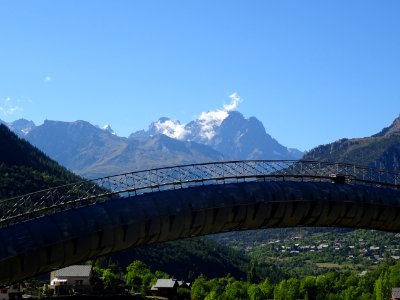 Le Pic sans Nom et le Mont Pelvoux, au-dessus de la condui… 