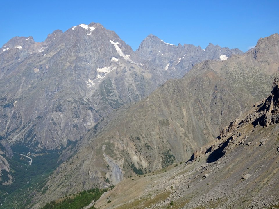 Le Mont Pelvoux et la face sud de la Barre des Ecrins 