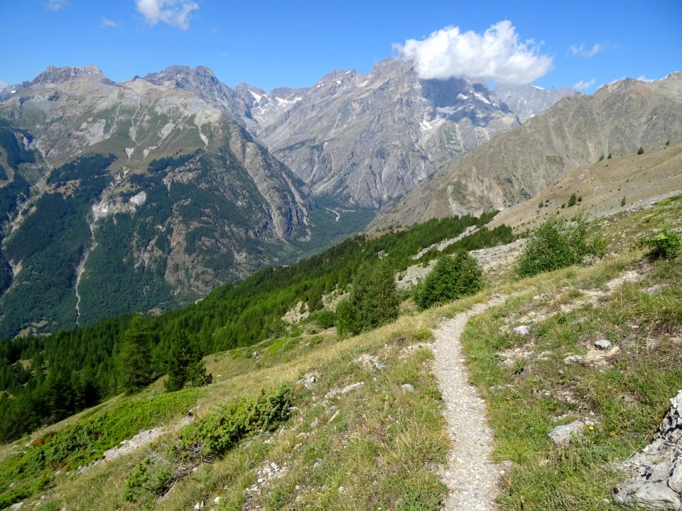 Sur le sentier en descendant de la Tête des Lauzières 