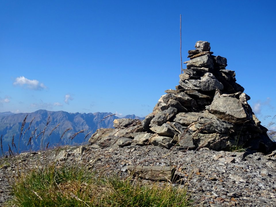 Le cairn au sommet de la Tête des Lauzières 