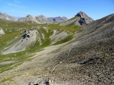 Depuis le Col du Givre, un sentier à flanc de pierrier ram… 