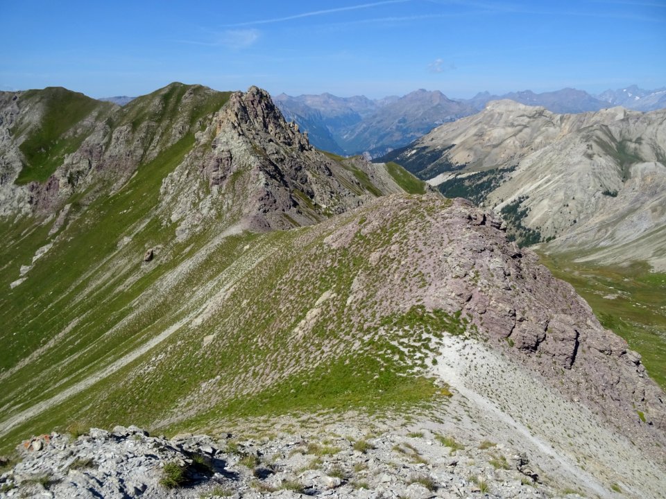 En arrivant au dessus du Col du Givre, depuis la crête des… 