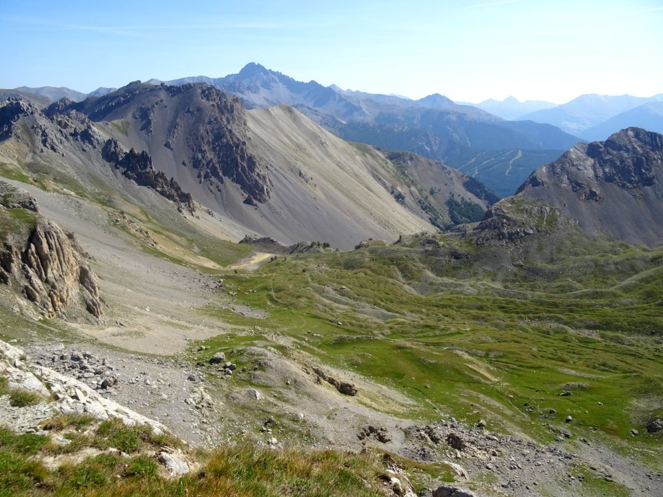 Le sentier depuis le Col du Lauzon, passe près du Lac du L… 