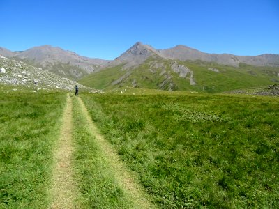 Immense prairie, le Ravin des Coutiers, en face, le Pic du… 