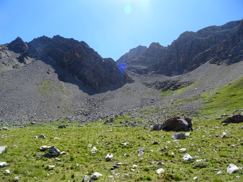 A l'aplomb, sous le Pic de Rochebrune 