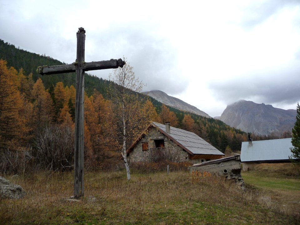 Croix et hameau du Lauzet 