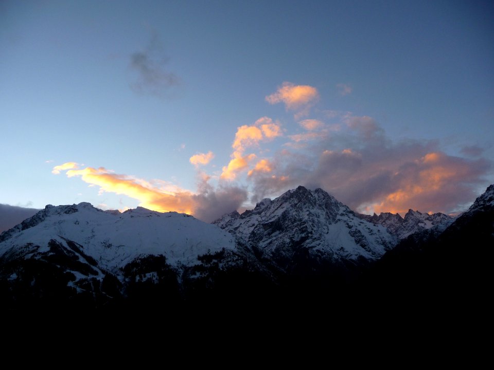 Lumière du soir sur les nuages au dessus de la Banche, la … 