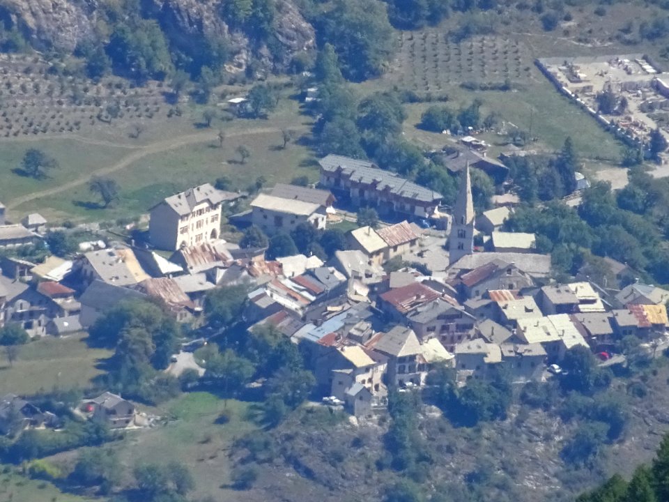 Au zoom, St-Crépin et son église 