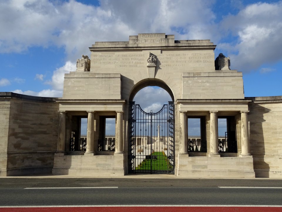 Le Mémorial de Pozières (en anglais, Pozières British Ceme… 