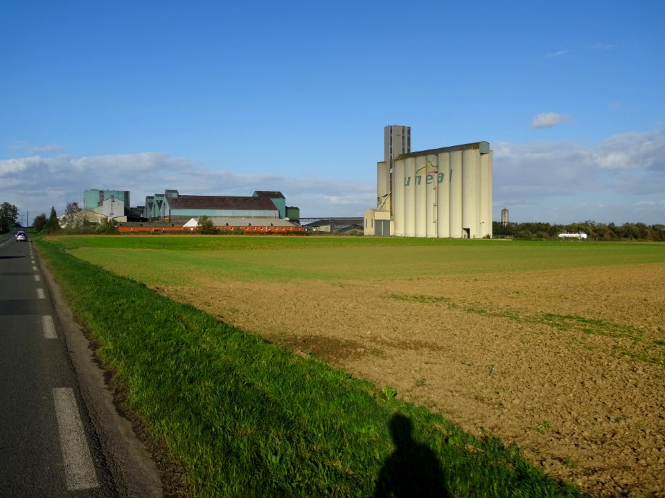 Hangars agricoles et silos 15 km avant Arras, Pas-de-Calai… 