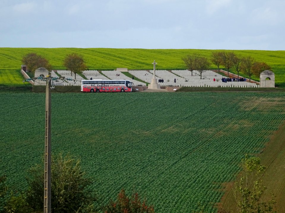 Entre deux champs, Ovillers military Cemetery, Ovillers-la… 
