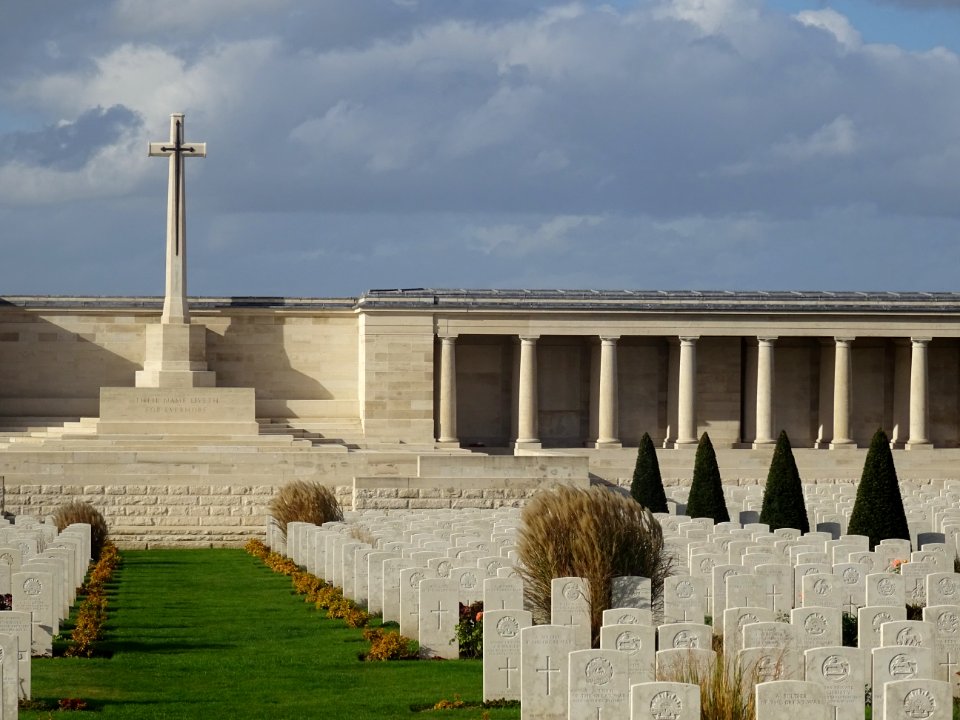 Le Mémorial de Pozières (en anglais, Pozières British Ceme… 