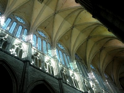 Vitraux et voûte, cathédrale Notre-Dame, Amiens, Somme 