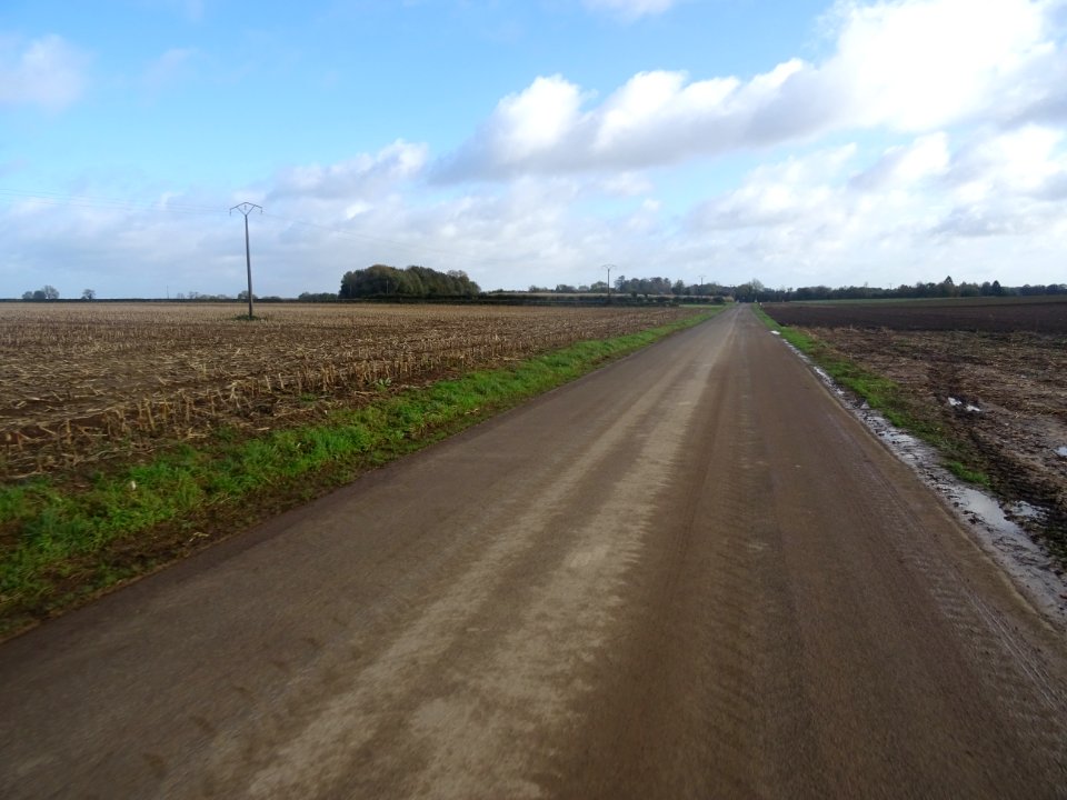 Entre Criquiers et Abancourt, la route est chargée en boue… 