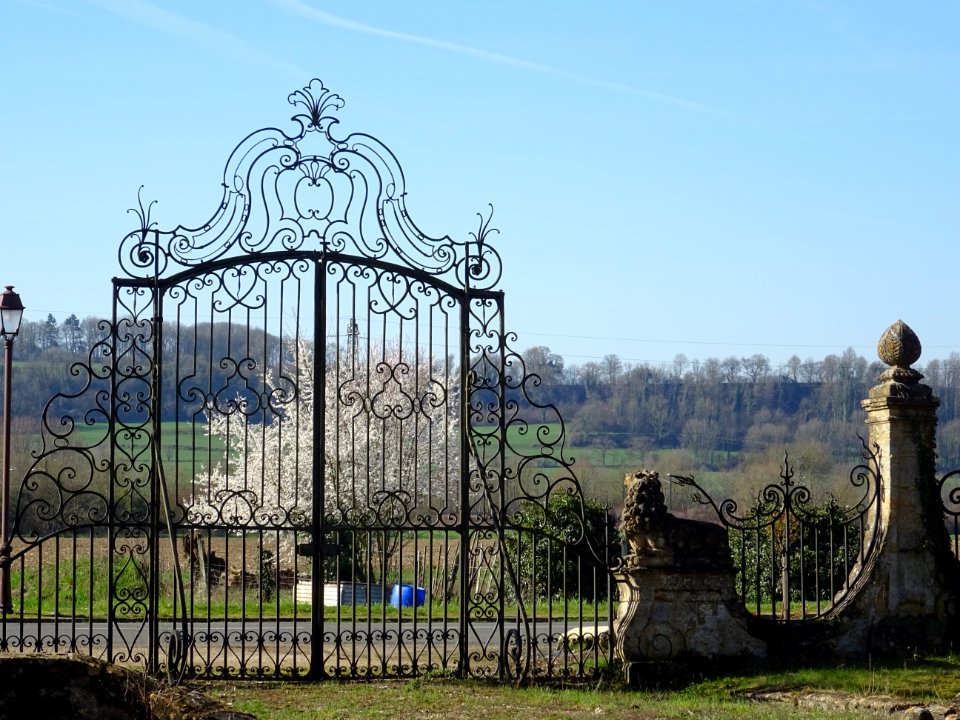 Grille du château de Bazeilles (ou château d'Orival), Baze… 