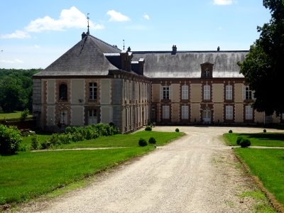 Château de la Charmoye, dans la forêt de la Charmoye, avan… photo