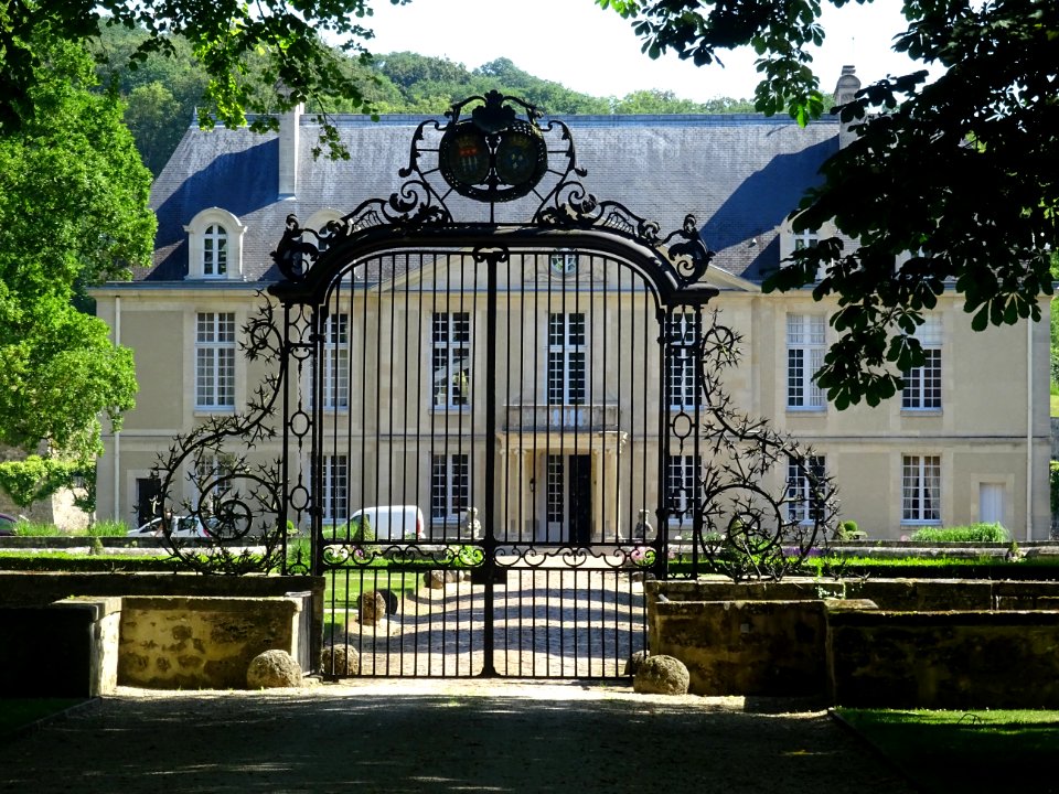 Grille devant le Château de Louvois, Louvois, Marne 