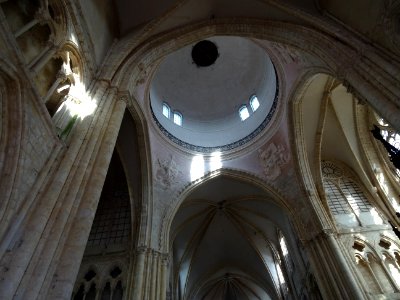 Colonnes et coupole, collégiale Saint-Quiriace, Provins, S… 