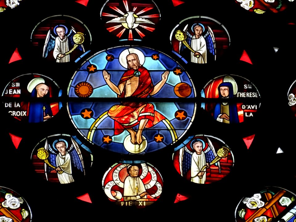 Vitrail, détail de la rosace, église Notre-Dame, Epernay, … 